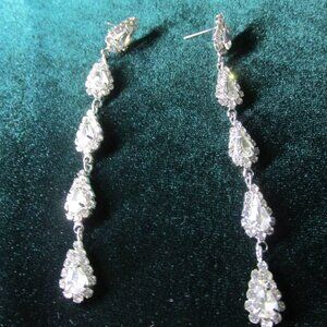 Vintage Fashionable Crystal Clear Tear Drop Pierced Earrings Silver